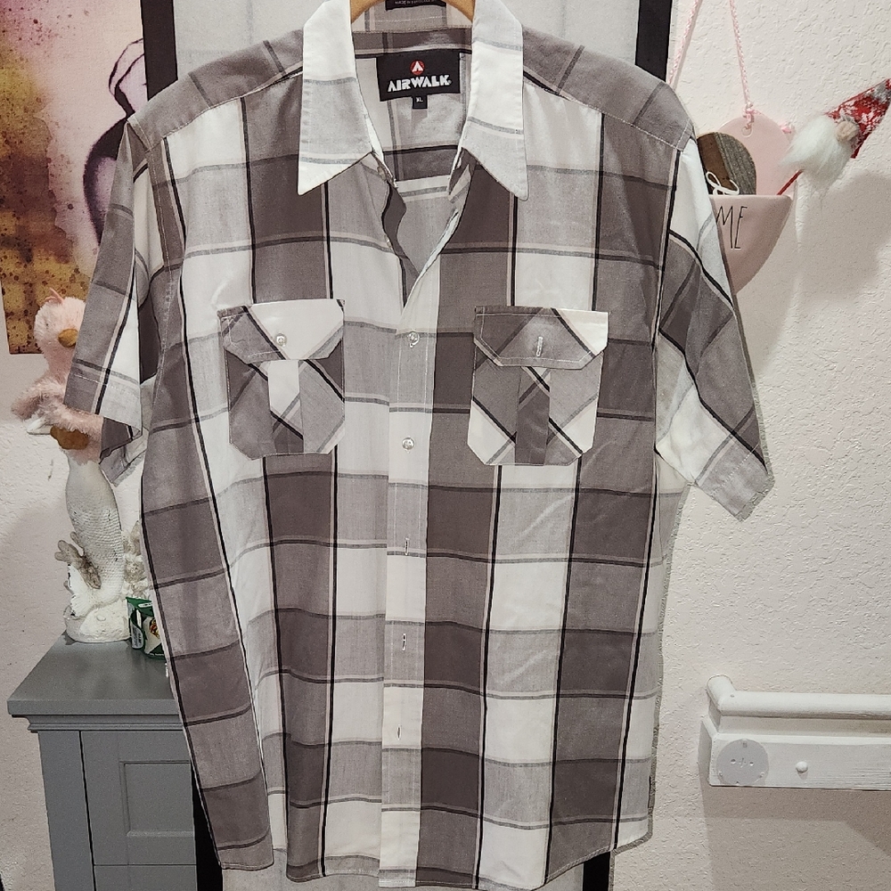 Airwalk Gray and White Casual Button Down Shirt